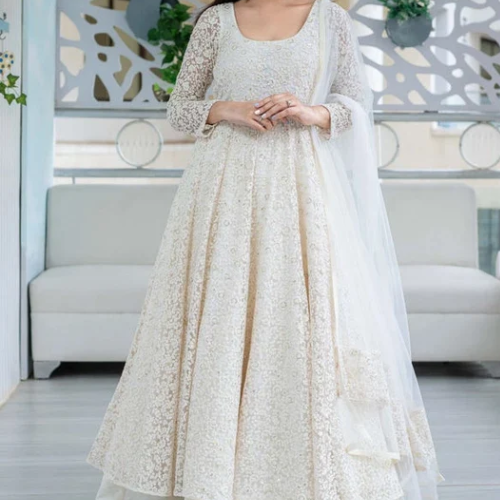 Olivia Clothing Store elegant white traditional outfit for women